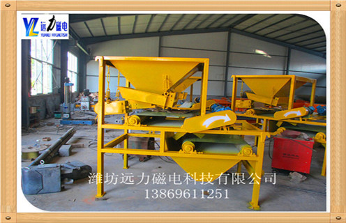 2.關(guān)于干式磁選機內(nèi)部的雜物和潤滑作用,設(shè)備主要是選鐵工作,要定期的對設(shè)備內(nèi)清理,如果發(fā)現(xiàn)底部有掉落的雜物料,要及時的清理,而且對軸承之間要及時的清楚雜物然后做好潤滑作用,防止對其的損壞. 3.關(guān)于干式磁選機發(fā)熱的情況,常見發(fā)熱是電機的發(fā)熱,或者是物料的處理方法不對,如果有此情況要及時的檢查線路問題,看電壓是否穩(wěn)定,線路是否正常,如果有老化要更換,夏天是最容易發(fā)熱的,對設(shè)備要做好避暑工作. 4.干式磁選機工作時產(chǎn)生強大的磁場,使其中雜鐵會以極快的速度沖擊本體,為保證沖擊力不致對干式磁選機造成影響,安裝有專利技術(shù)彈性懸吊裝置,用于吸收沖擊能量,遠力磁電干式磁選機有效保護長期穩(wěn)定的工作.